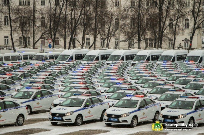 Фоторепортаж. Вручение ключей от новых автомобилей сотрудникам ГИБДД