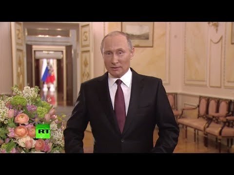 Владимир Путин обратился к российским женщинам с поздравлением