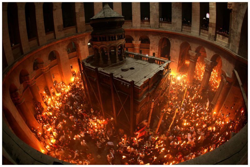 "Ничего мистического в благодатном огне нет", - священник армянской патриархии разругался с коллегой