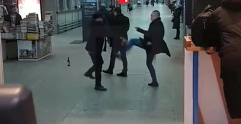 Fight! На Курском вокзале произошла забавная драка