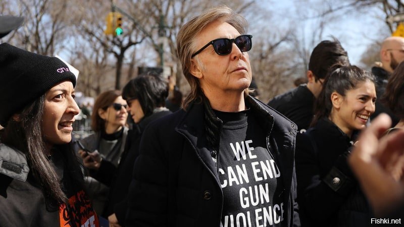 Пол Маккартни посетил «Марш за наши жизни» в Нью-Йорке и рассказал о Джоне Ле...