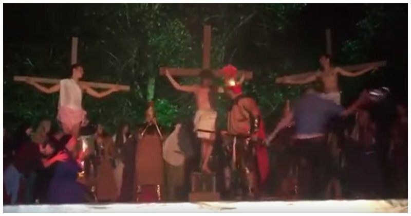 Мужчина с криком «Я не дам Иисусу умереть» напал на актёра в костюме римского солдата