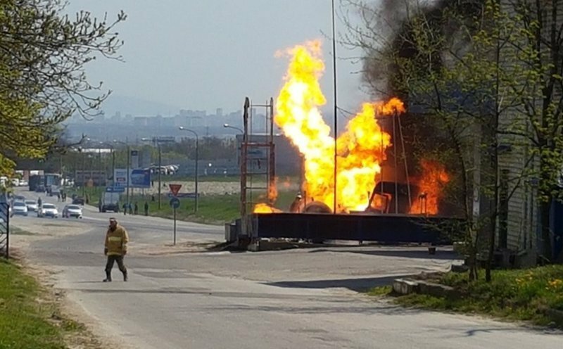 Сбежавшая от водителя фура взорвала заправку под Новороссийском