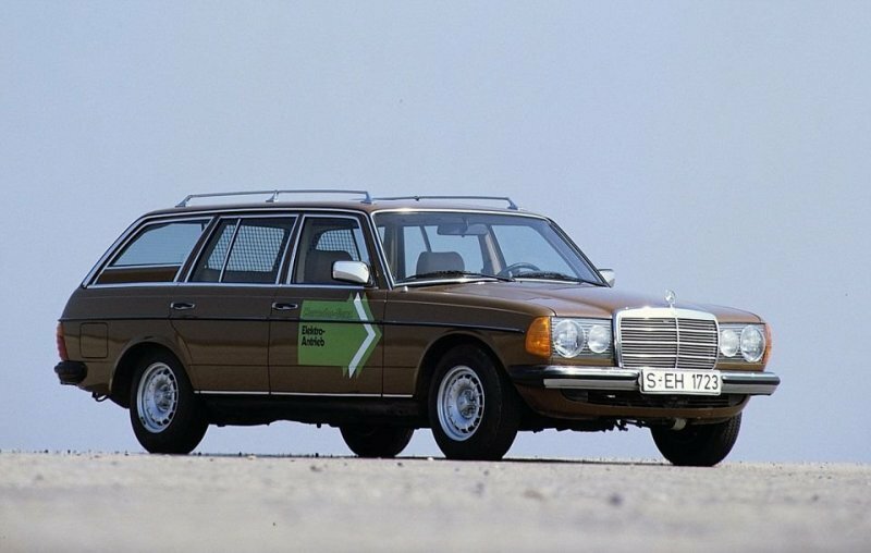 Гибридный универсал Mercedes-Benz 1982 года