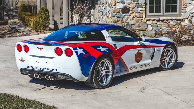 Коллекцию из 16 автомобилей безопасности Chevrolet Corvette пустят с молотка