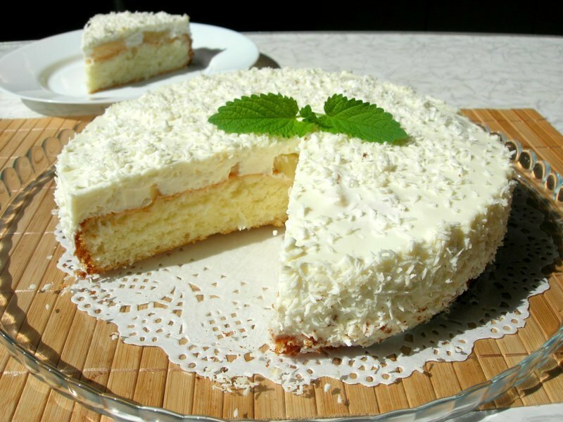 Торт "Пина Колада" на основе бисквита и нежного суфле