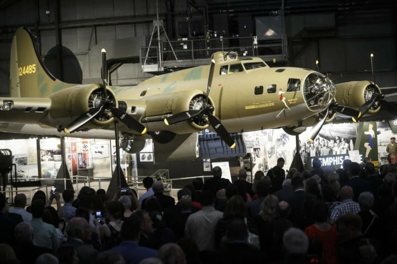 Возвращение "Мемфисской красотки": легендарный бомбардировщик B-17 представлен публике