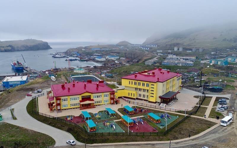 На Курильских островах открыт новый детский сад с бассейном