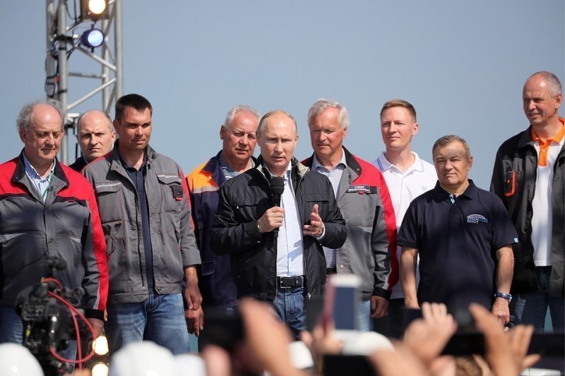 Иностранцы об эффектном открытии Путиным Крымского моста: «Ну и как можно не любить этого человека?»