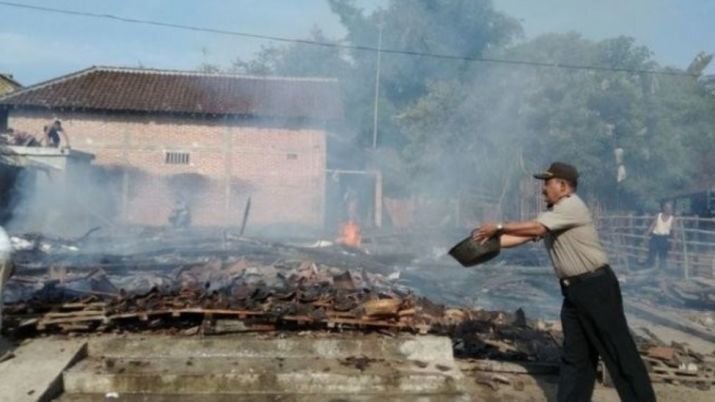 Подросток сжег дом своей семьи из-за того, что ему не купили новый смартфон