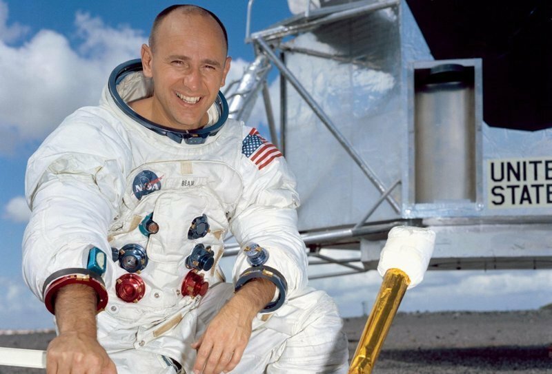 Лунной походкой... В США скончался астронавт Алан Бин