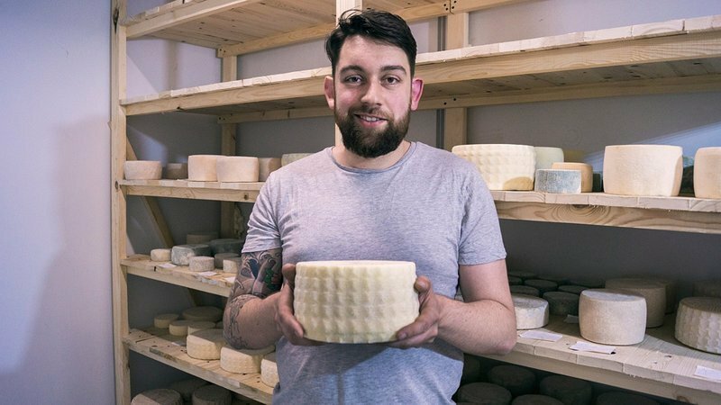 Итальянец показал приморцам, каким должен быть настоящий сыр