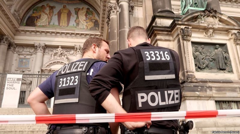 В Берлине полицейский открыл огонь в кафедральном соборе