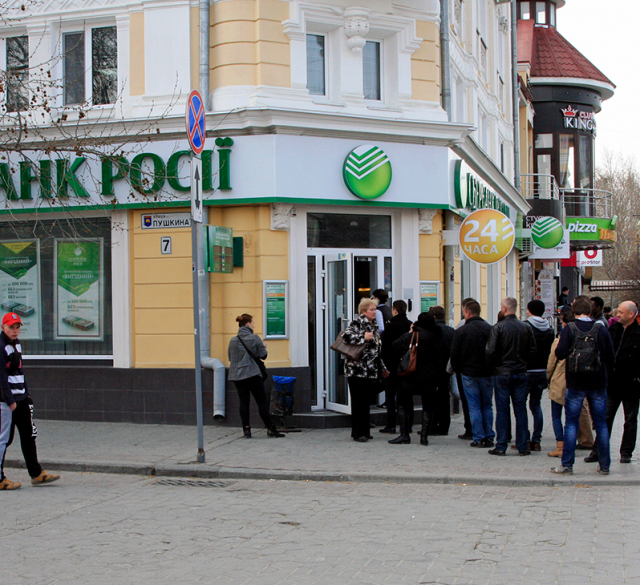 «Так решил Сбербанк»: россиянин год судился, пытаясь вернуть законные 5 млн руб