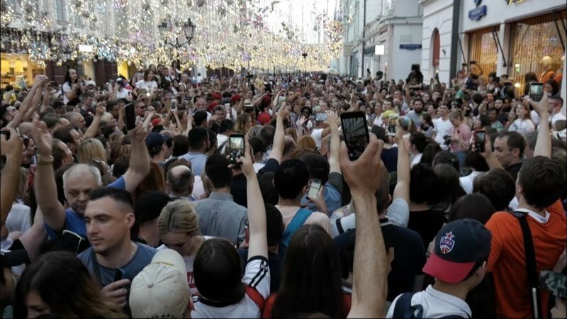 Фанаты на Никольской улице в дни проведения ЧМ по Футболу 2018