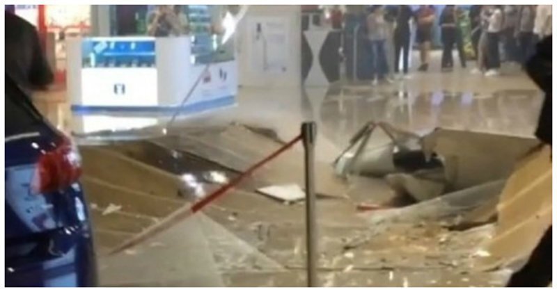 В иркутском ТЦ от прошедшего ливня рухнул потолок: видео