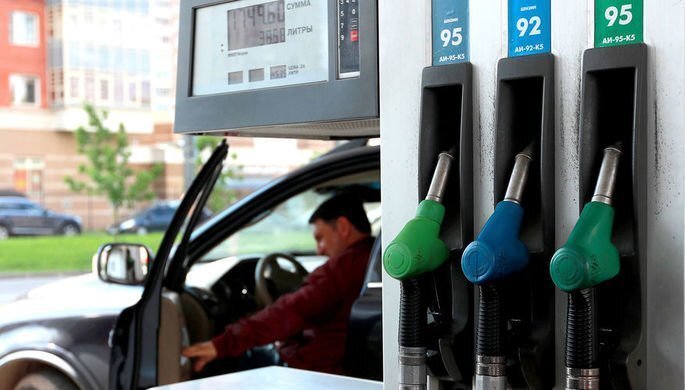 Федерация автовладельцев заявила о недоливе бензина на 76% российских АЗС