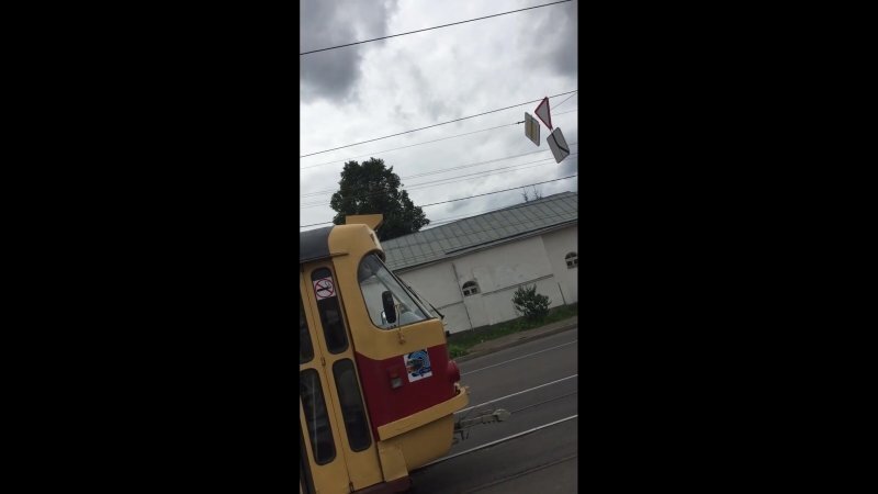 В Орле пьяная водитель трамвая протаранила легковушку и скрылась с места ДТП