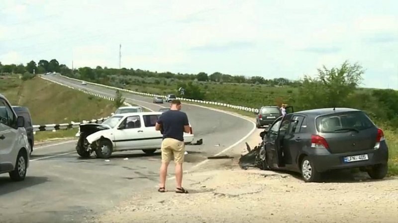 Авария дня. Два автомобиля столкнулись в Молдове