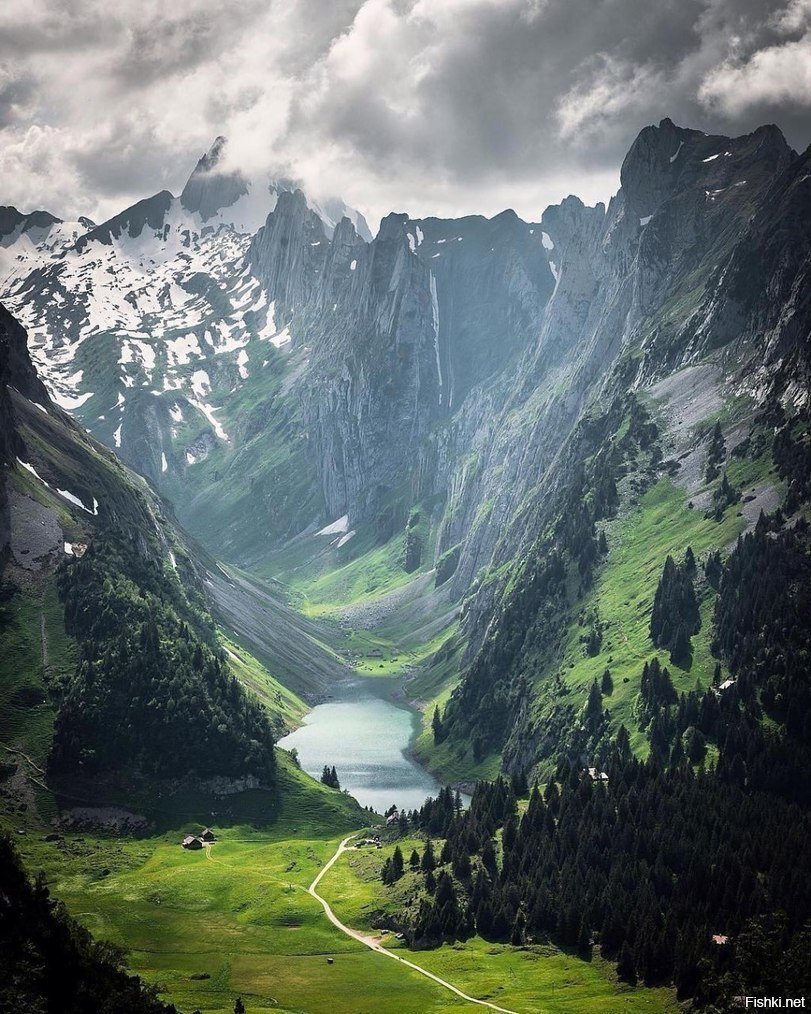 Простой швейцарский пейзаж