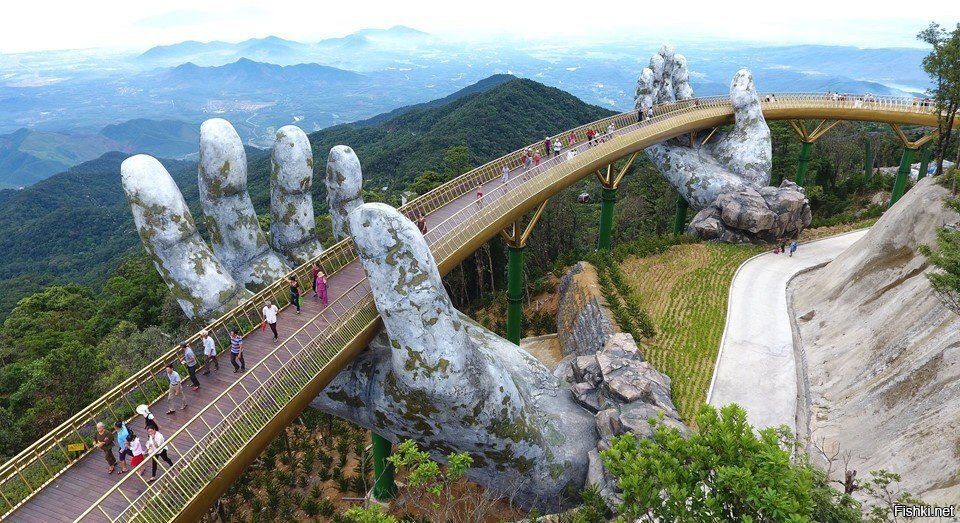 Вьетнамский древний золотой мост