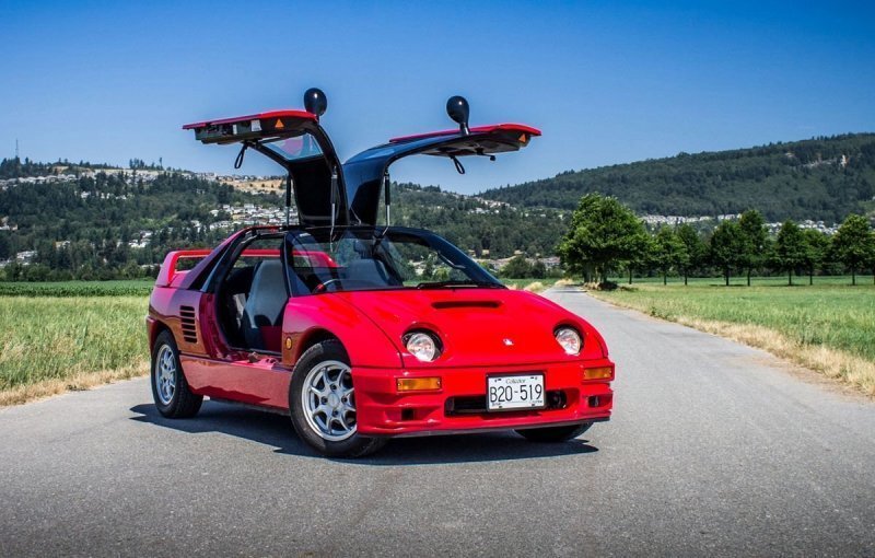 Mazda Autozam AZ-1: маленький двухместный спортивный автомобиль с "крыльями чайки"