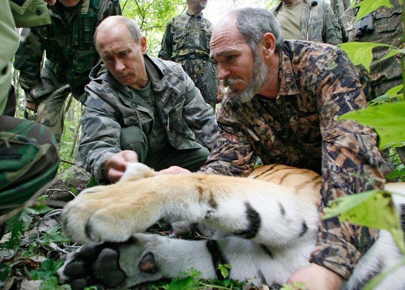 Французский телеканал представил Путина браконьером
