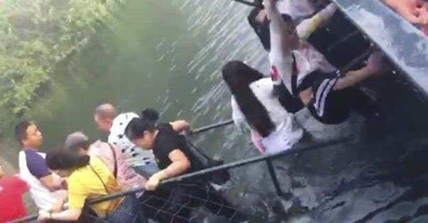 Из-за любителя селфи в Китае рухнул мост