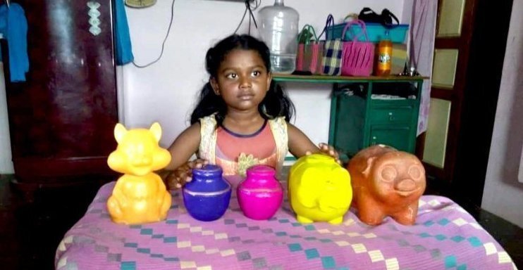 8-летняя девочка отдала деньги, которые копила полжизни, и получила неожиданную награду
