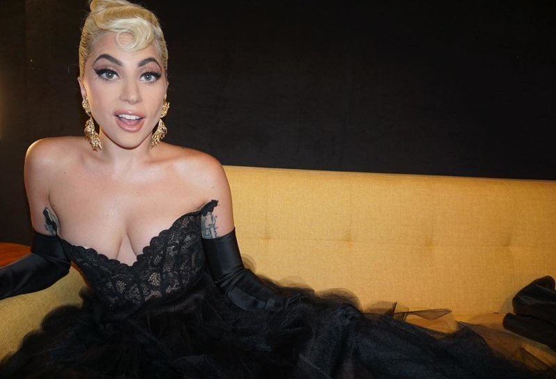 Леди Гага снялась без лифчика и трусов для провокационной эротической фотосессии