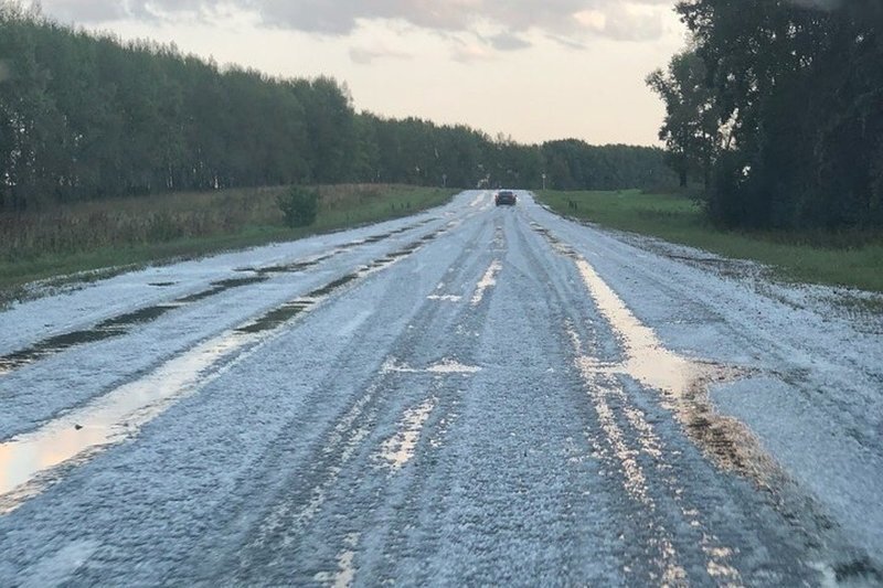 Осень вступила в свои права, и в Кемеровской области выпал снег с градом