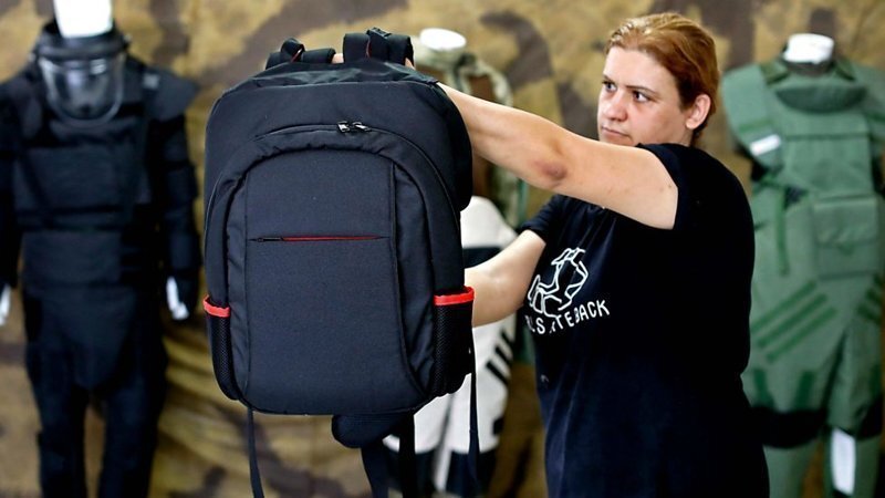 Для американских школьников разработали пуленепробиваемые рюкзаки