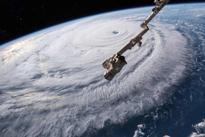 В NASA показали масштабный ураган "Флоренс" из космоса