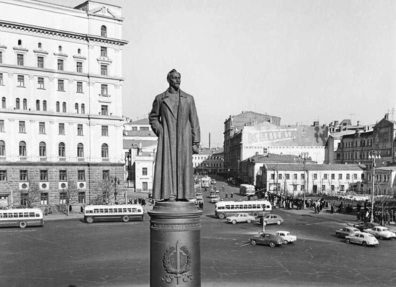 «По Лубянке шастали всякие проходимцы»