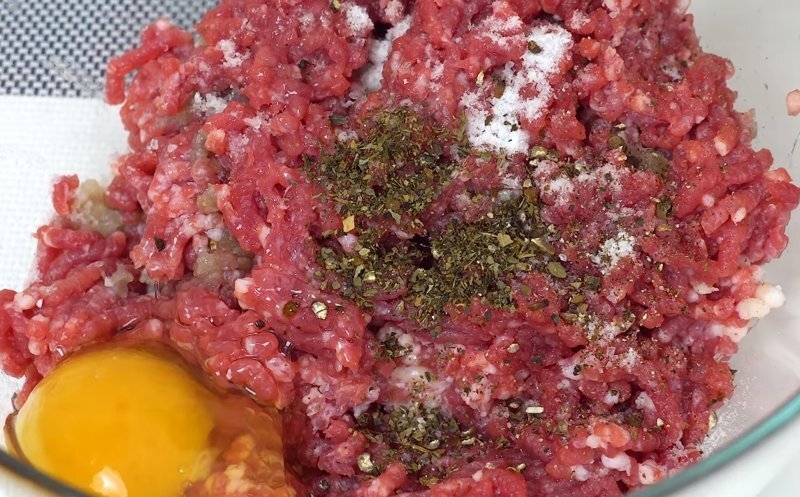 Вкуснейший ужин из говяжьего фарша ☆ Мясные гнезда с сыром и помидорами