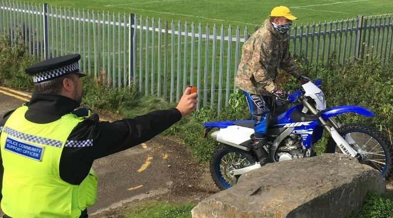 Британская полиция собирается помечать угонщиков мотоциклов невидимым спреем
