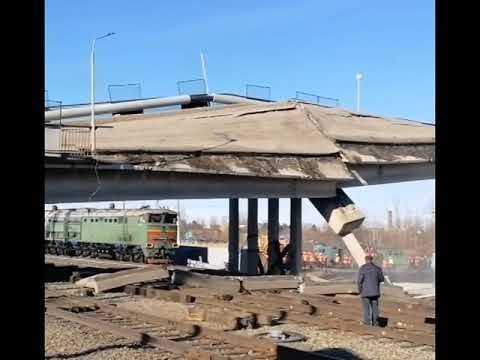 Недорухнувший мост в городе Свободный Амурской области эпично дорушили теплов...