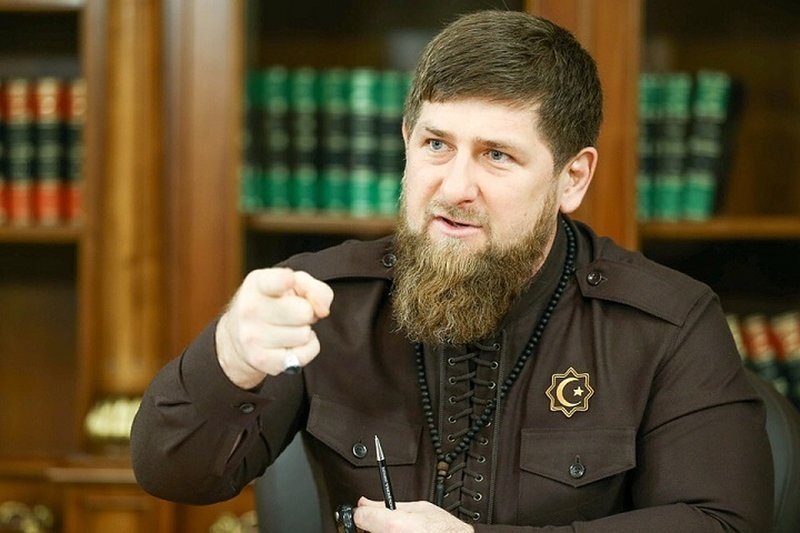 Кадыров потребовал от кинувшего банку в пассажира метро, прибыть в Грозный