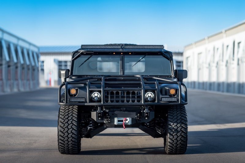 Новое рождение Hummer H1: ателье Mil-Spec нашло способ улучшить военный внедорожник