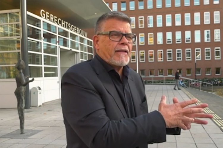 В Голландии 69-летний мужчина требует официально считать его 49-летним