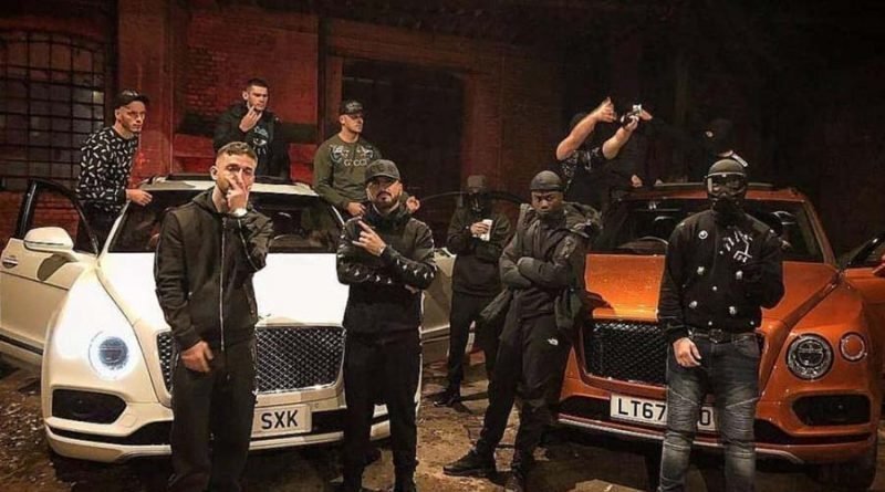 Албанские гангстеры заливают в Инстаграм* свои дерзкие фотографии с оружием и деньгами