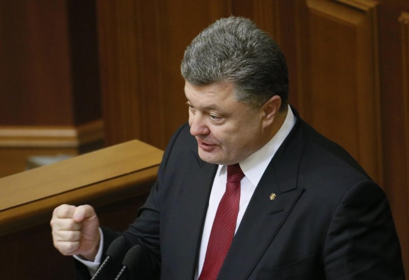 Порошенко нанес сокрушительный удар в Париже. Эксклюзивный фельетон