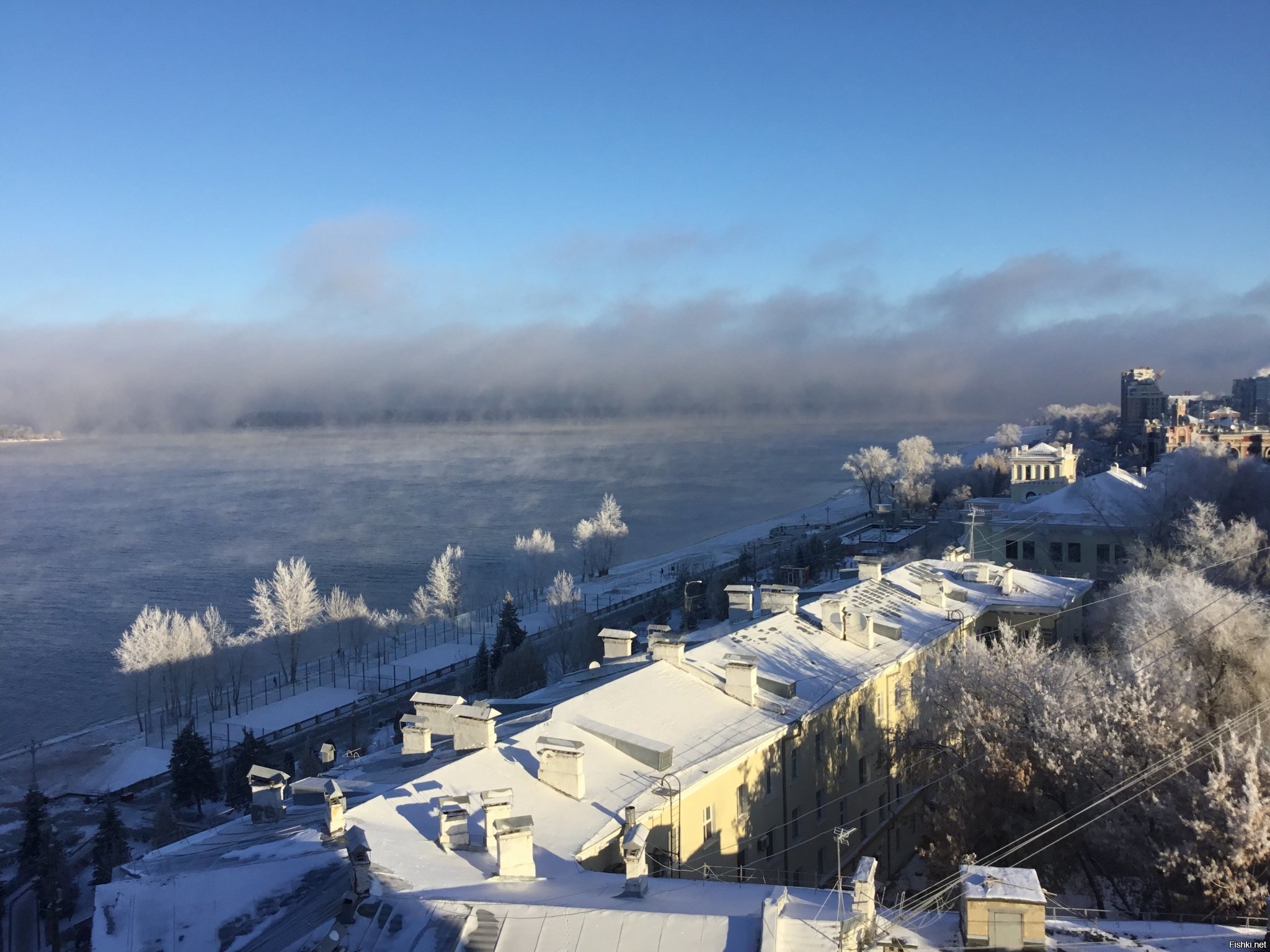 В Самаре -12 гр, деревья в инее, Волга парит