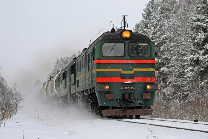 В Омской области сошел с рельсов грузовой поезд с танками