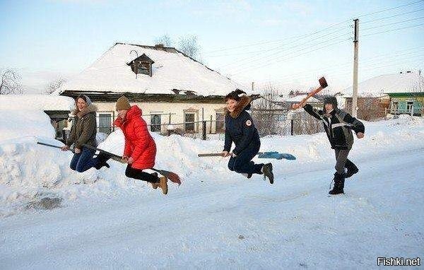 Я была навеселе, И летала на метле, Ой, сама не верю я, В эти суеверия