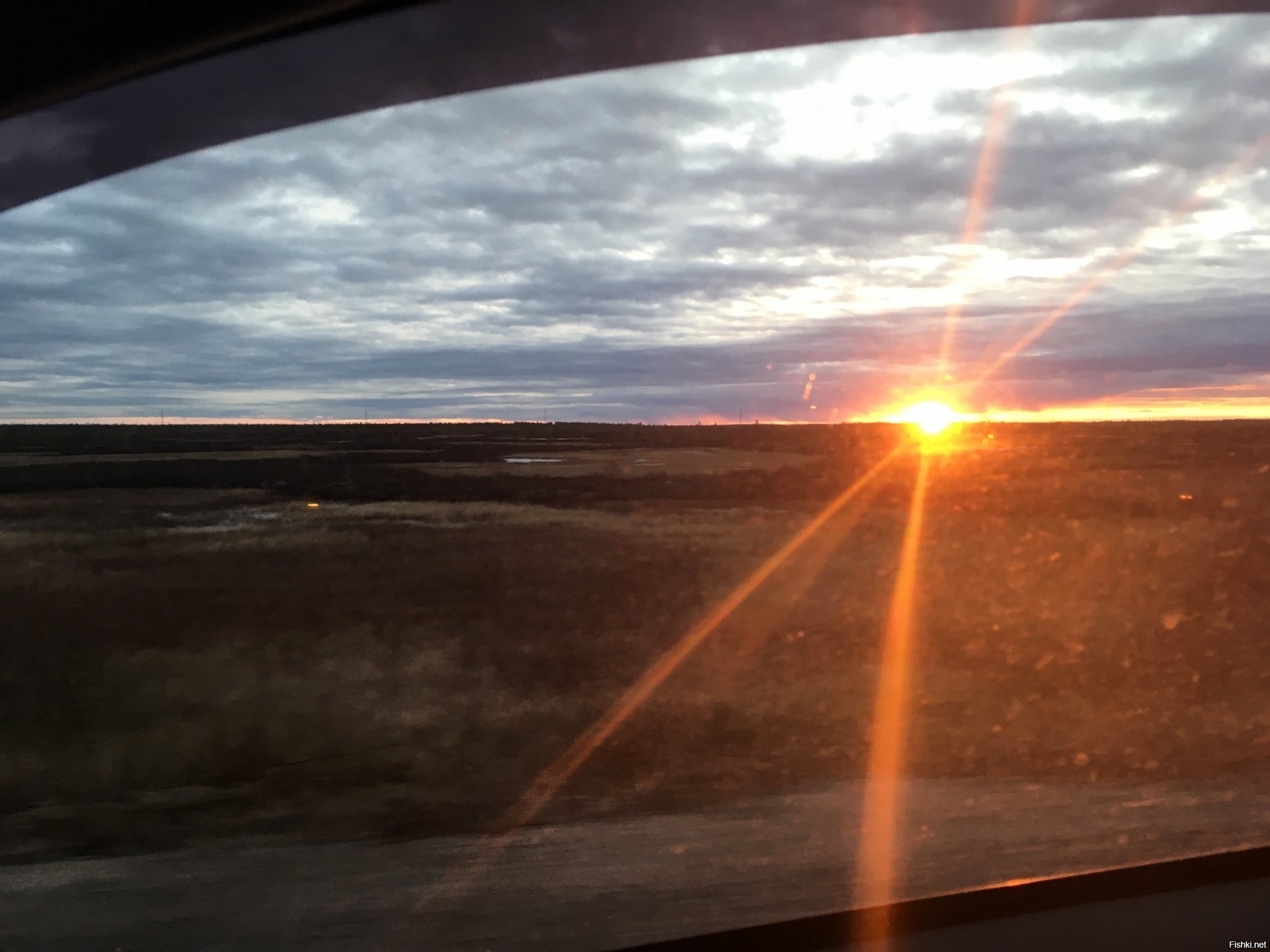 Из Сургута в Новый Уренгой, раннее утро, солнце встает