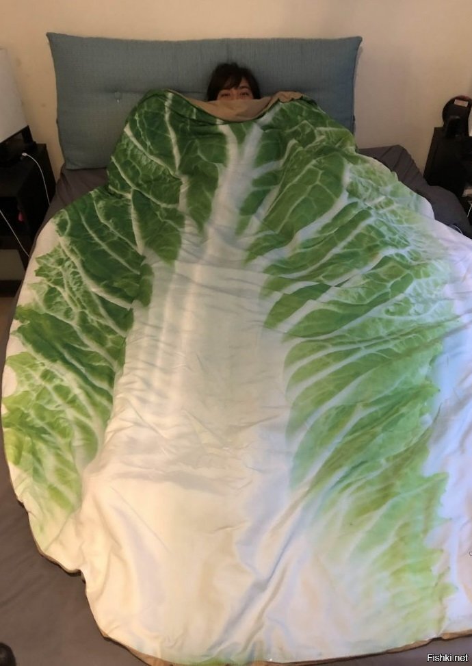 Представляю что у нее под одеялом