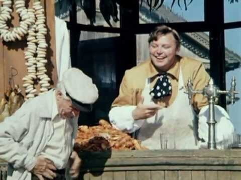 Стоит очередь за пивом 