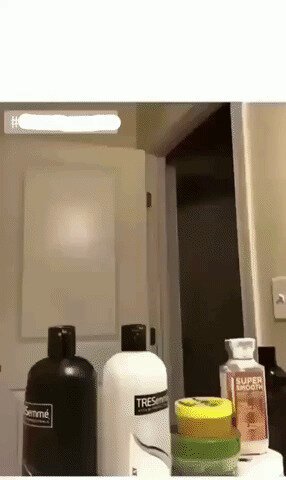 - Опаздываю, б*яя