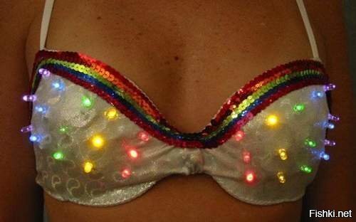 Была бы грудь — и подсветка не нужна была бы